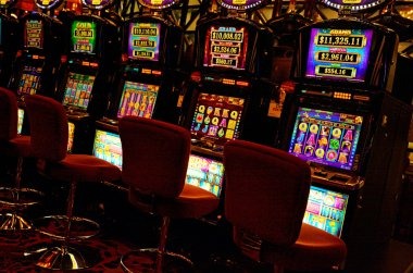 pusatgame live-dealer studio with professional dealers and multi-camera setup